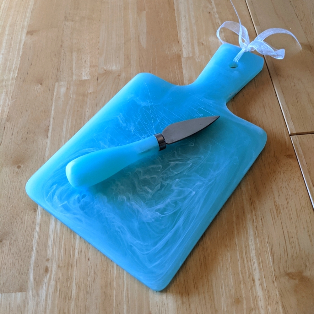 ❤️2/$20❤️ GORGEOUS Blue Resin Cheese Board / Platter w Knife
